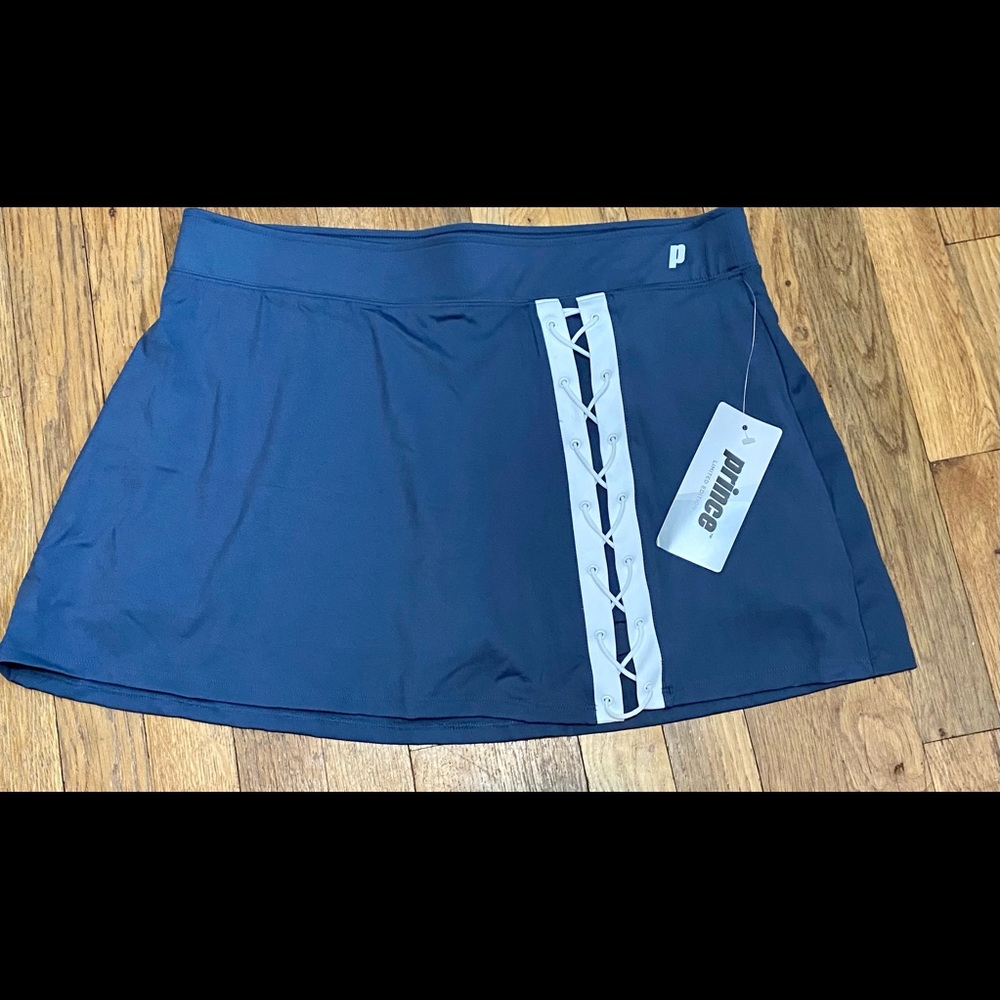 New with tags Women’s tennis skirt (L)
